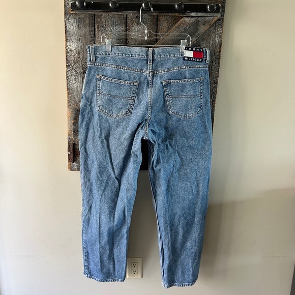 Men's Tommy Hilfiger Stone Wash Freedom Jeans - Picture 2 of 4